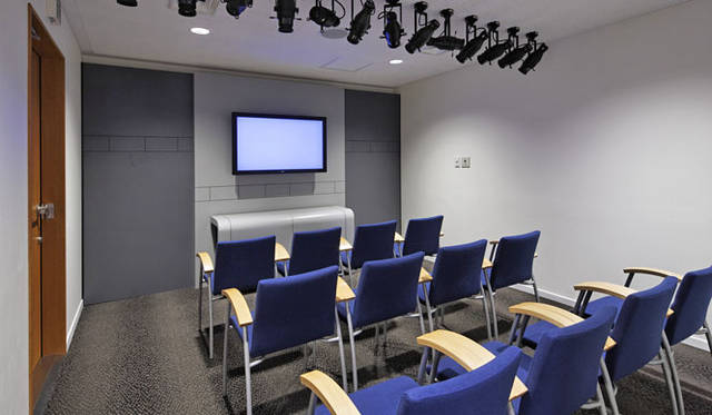 <strong>BOSE｜ボーズ</strong>　『ボーズ・プレミアムストア心斎橋』2階