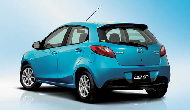 <strong>マツダ デミオ│MAZDA DEMIO</strong>　アクアティックブルーマイカ