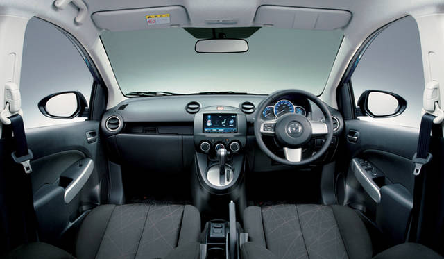 <strong>マツダ デミオ│MAZDA DEMIO</strong>