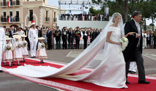 <strong>GIORGIO ARMANI｜ジョルジオ　アルマーニ</strong>　モナコ ロイヤルウェディング、シャルレーヌ妃のウエディングドレスをデザイン