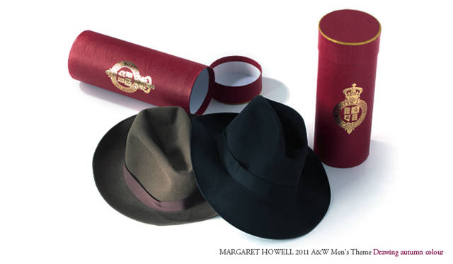 <strong>MARGARET HOWELL｜マーガレット・ハウエル</strong>　「クリスティーズ」ハット各2万4150円（マーガレット・ハウエル）