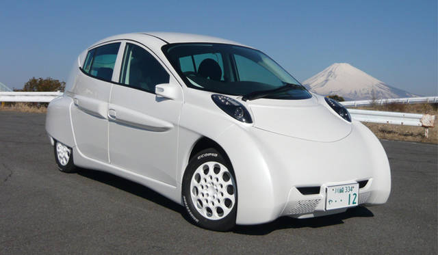 <strong>論客がポスト3.11のクルマ界を語る─後編</strong>　電気自動車を開発する日本のベンチャー企業「シムドライブ」のSIM-LEI。各ホイールにモーターを搭載し、最大航続距離333kmを記録した驚異のEV。