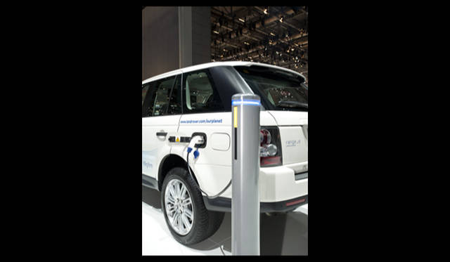 <strong>論客がポスト3.11のクルマ界を語る─後編</strong>　レンジローバー レンジ e