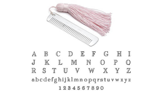 <strong>Tiffany & Co.｜ティファニー</strong>　※文字スタイル例。　選べる書体はアルファベットで11種類、モノグラムで5種類、日本語、記号がラインナップ。刻印するアイテムによって選べる文字スタイルが異なり、料金は3文字まで3360円～、以後1文字ごとに735円～（文字スタイルによって異なる）となっている。