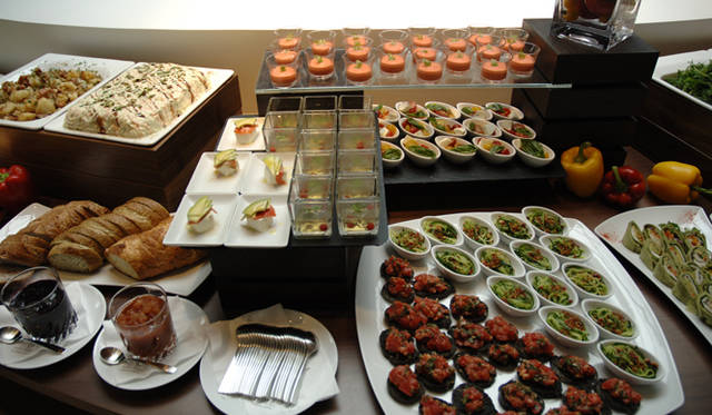 <strong>Mercedes-Benz｜メルセデス・ベンツ 「メルセデス・ベンツ コネクション」オープン</strong>