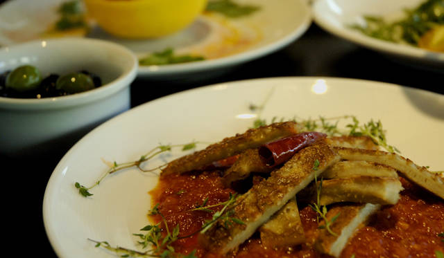 <strong>Mercedes-Benz｜メルセデス・ベンツ 「メルセデス・ベンツ コネクション」オープン</strong>　2階「アップステアーズ」のディナー。