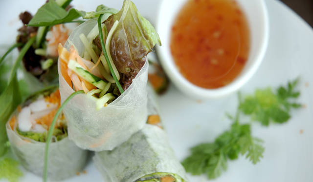 <strong>Mercedes-Benz｜メルセデス・ベンツ 「メルセデス・ベンツ コネクション」オープン</strong>　2階「アップステアーズ」のディナー。