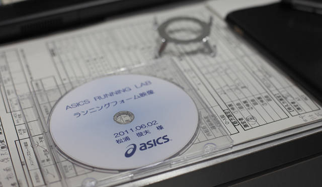 <strong>松浦俊夫｜from TOKYO MOON 7月17日 ON AIR</strong>　カウンセリング：先ほどの「ランニングフォーム＆全身持久力測定」で撮影されたもののダイジェストDVDをもらえるので、みずからフォームをたしかめることができます。これはうれしいですね。