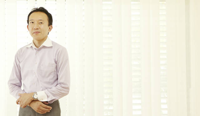 <strong>トヨタ自動車編｜EVと住宅の関係を深化させる実証実験</strong>　新世代のクルマの基幹テクノロジー開発を担当する岡島博司主査。