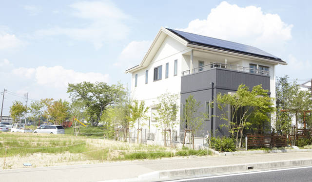 <strong>トヨタ自動車編｜EVと住宅の関係を深化させる実証実験</strong>　現在は居住者はいないが、4000万円台で販売する予定。