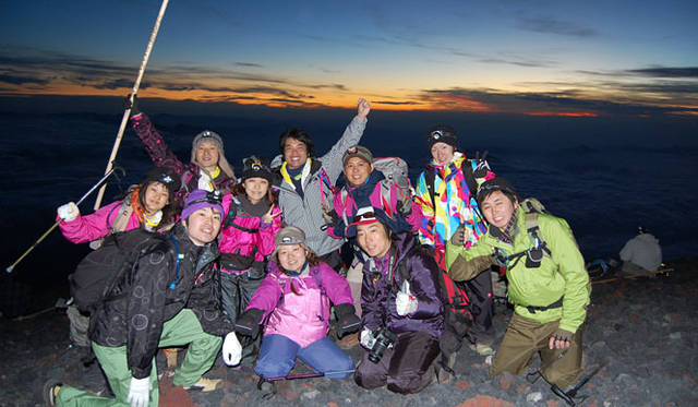 <strong>富士登山「きずな」フォトコンテスト</strong>　2010 きずな部門 きずなA賞：藤木 尚 「最高の友」