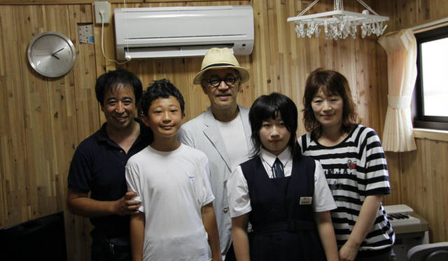 <strong>more trees｜木造仮設住宅を被災地に    坂本龍一氏が被災地を訪問</strong>