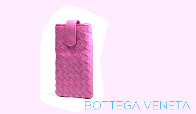 <strong>特集｜ファッションブランドから届いたiPhone、スマートフォンケースを 一挙紹介！</strong><br />BOTTEGA VENETA｜ボッテガ・ヴェネタ　3万3600円 （ボッテガ・ヴェネタ ジャパン　Tel. 0570-000-677）