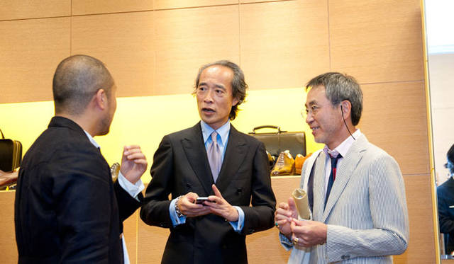 <strong>JOHN LOBB│ジョンロブ</strong>　中央／OPENERS発行人 大住憲生氏、遠山周平氏