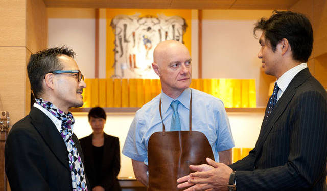 <strong>JOHN LOBB│ジョンロブ</strong>　橋本記一編集長、フランソワ・マドニーニ氏、ジョンロブ ジャパン倉嶋氏