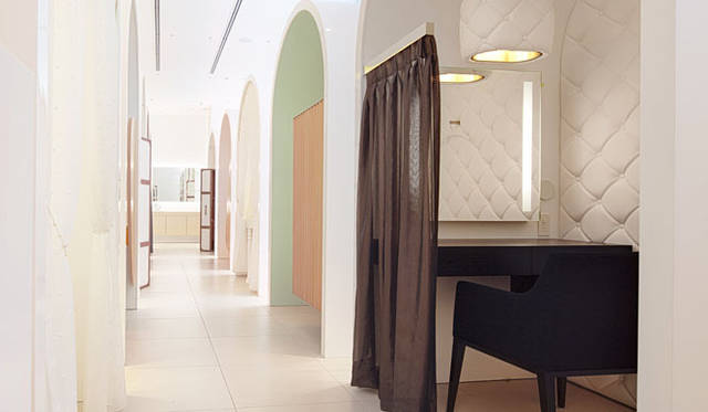 <strong>資生堂｜SHISEIDO </strong>　『SHISEIDO THE GINZA』　2階 有料パウダールーム「DRESSING TABLE」