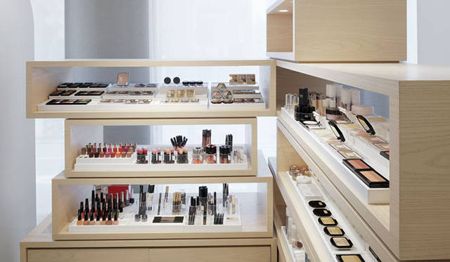 <strong>資生堂｜SHISEIDO </strong>　『SHISEIDO THE GINZA』　2階 有料パウダールーム「DRESSING TABLE」