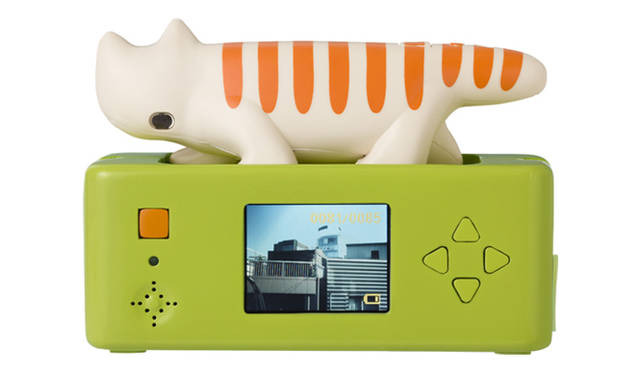 <strong>ART</strong>｜トイカメラなどを集めた展示イベント「マジカルカメラツア with リサ・ラーソン “FANTASTISK!”」開催！<br />necono digital camera & monitor ground（裏）