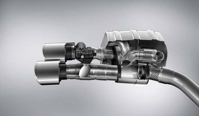 <strong>Mercedes-Benz｜メルセデス・ベンツ SLK 55 AMGにあたらしく採用される5.5リッターV8エンジン</strong>