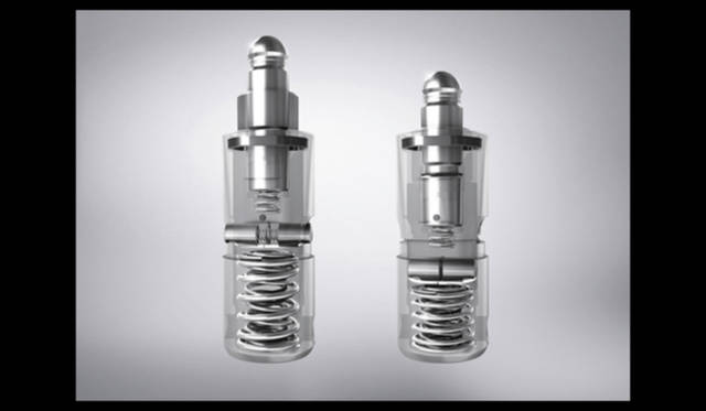 <strong>Mercedes-Benz｜メルセデス・ベンツ SLK 55 AMGにあたらしく採用される5.5リッターV8エンジン</strong>