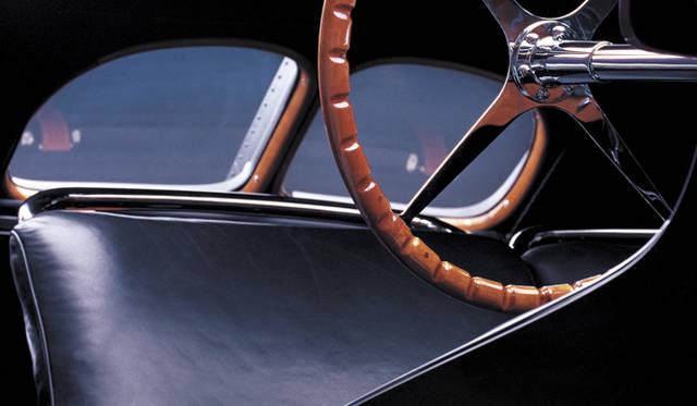 <strong>RALPH LAUREN｜ラルフ ローレン 「The Art of the Automobile」</strong>　Bugatti 57 SC Atlantic Coupé｜ブガッティ 57 SC アトランティック クーペ（1938）　©Michael Furman