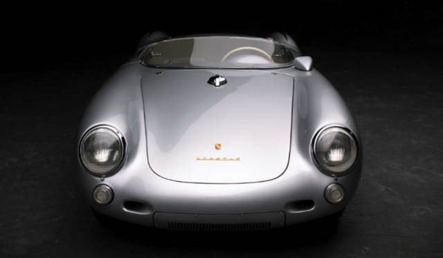 <strong>RALPH LAUREN｜ラルフ ローレン 「The Art of the Automobile」</strong>　Porsche 550 Spyder｜ポルシェ 550 スパイダー（1955） 　©Michael Furman