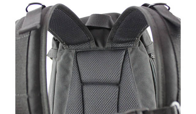 <strong>Manhattan Portage｜マンハッタン ポーテージ</strong>　 「Hiker Backpack（ハイカーバックパック）」　＜2モデル共通機能＞背面とショルダーには、通気性に優れたメッシュ地を採用。
