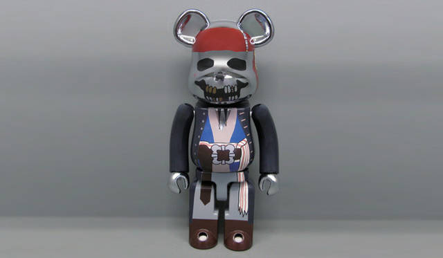 <strong>MEDICOM TOY｜メディコム・トイ</strong>　「超合金 BE@RBRICK Pirates of the Caribbean」9240円（全高約145mm）