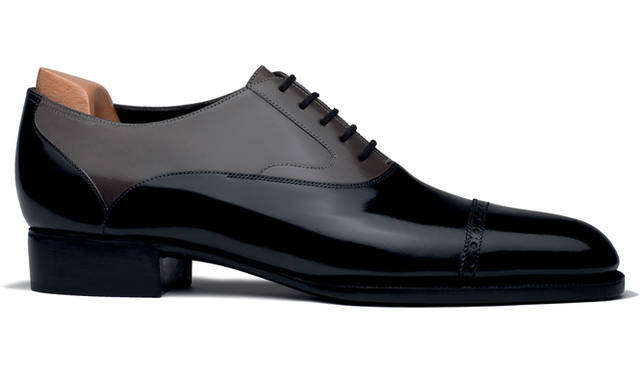<strong>JOHN LOBB│ジョンロブ</strong>　ビスポーク「キャピタルコレクション」モデル「MOSCOW」　（ボックスカーフ　ペールグレイ×ブラック、ブラック、ヤギ革のライニング、6ミリレザーソール、ベヴェルドウェスト、2.75センチラバーエッジ レザーヒール）