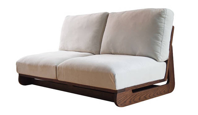 <strong>a.flat｜エーフラット</strong>　　新作ソファ 2011年秋発売「TEN High Back Sofa（テン・ハイバックソファ）」20万円（参考価格）