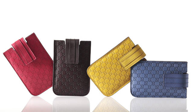 <strong>GUCCI｜グッチ</strong>　iPhoneケース 2万1000円（グッチ／グッチ ジャパン）