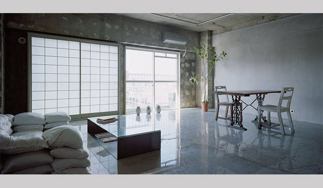 <strong>特集｜OPENERS的ニッポンの若手建築家 PARTII　長坂 常</strong>　『Sayama Flat』（2008年）写真＝太田拓実