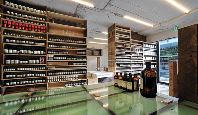 <strong>特集｜OPENERS的ニッポンの若手建築家 PARTII　長坂 常</strong>　『Aesop青山店』（2010年）写真＝アレッシオ・グリアーノ