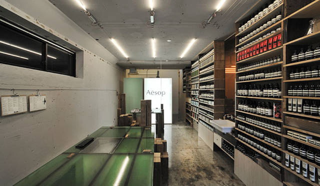 <strong>特集｜OPENERS的ニッポンの若手建築家 PARTII　長坂 常</strong>　『Aesop青山店』（2010年）写真＝アレッシオ・グリアーノ