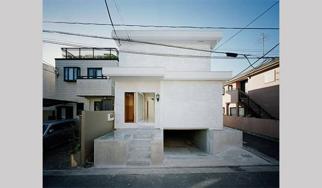 <strong>特集｜OPENERS的ニッポンの若手建築家 PARTII　長坂 常</strong>　『奥沢の家』（2009年）写真＝太田拓実