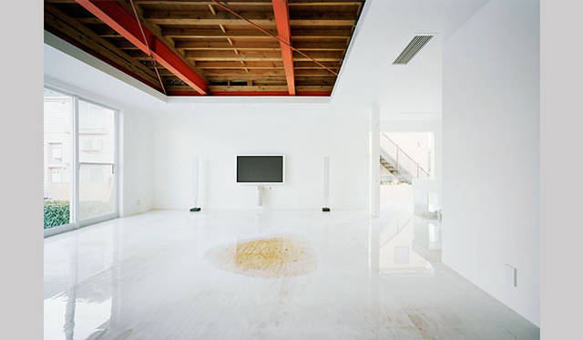 <strong>特集｜OPENERS的ニッポンの若手建築家 PARTII　長坂 常</strong>　『奥沢の家』（2009年）写真＝太田拓実