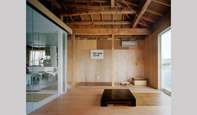 <strong>特集｜OPENERS的ニッポンの若手建築家 PARTII　長坂 常</strong>　『奥沢の家』（2009年）写真＝太田拓実