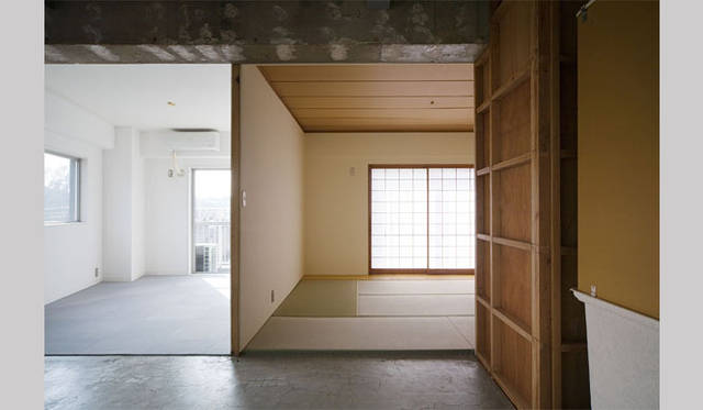 <strong>特集｜OPENERS的ニッポンの若手建築家 PARTII　長坂 常</strong>　『Sayama Flat』（2008年）写真＝太田拓実