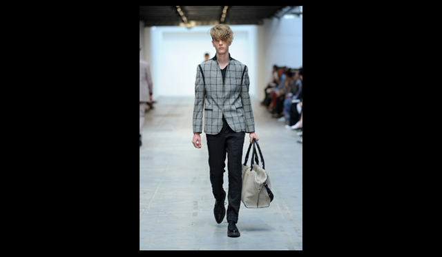 <strong>COSUTUME NATIONAL｜コスチューム・ナショナル</strong>　