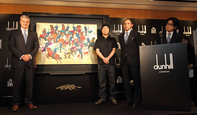 <strong>dunhill｜ダンヒル</strong>　「勝負服」イメージビジュアルのお披露目。左よりクリストファー・コルファーさん（アルフレッド・ダンヒルCEO）、天明屋尚さん、カルロ・ガリリオさん（アルフレッド・ダンヒル ジャパンCEO）、うじきつよしさん（サッカーコメンテーター）。 