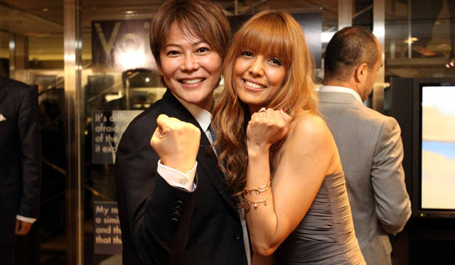 <strong>dunhill｜ダンヒル</strong>　植松 晃士さん（ファッションエキスパート）と、シェイラ（スポーツコメンテーター）。 