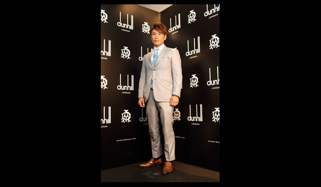 <strong>dunhill｜ダンヒル</strong>　魔娑斗（スポーツコメンテーター）。 