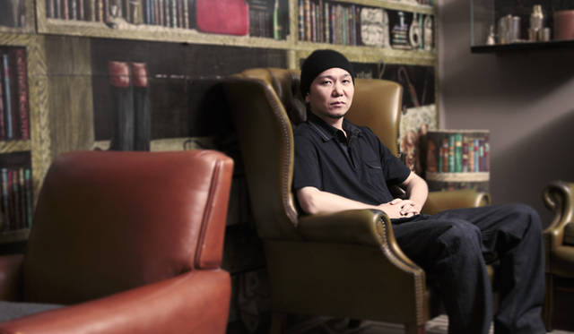 　イメージヴィジュアルを描いた現代アーティスト、天明屋尚氏。