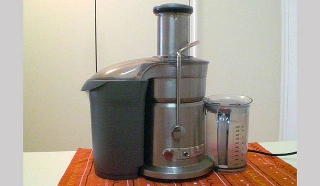 <strong>Munemi｜Munemi meet Rajaa Chbani</strong>　わが家のジューサーマシン。