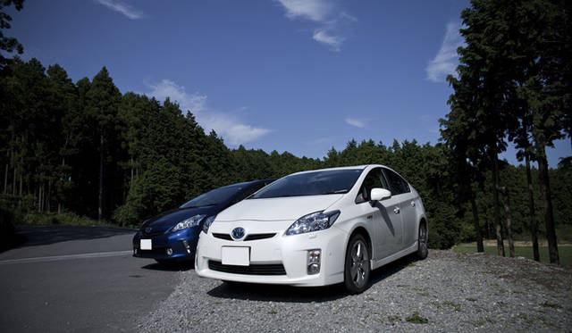 <strong>TOYOTA PRIUS｜トヨタ・プリウス</strong>　2年2万7,000kmを超えた2号車だが、いまでもリセールバリューが高く、震災直後の4月にはほとんど新車と変わらない価格で下取りの相談があったほど。