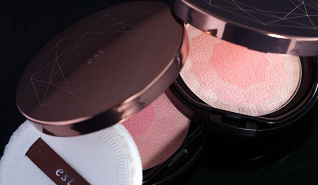 <strong>est｜エスト</strong>　＜チークカラー＞エスト グラデーション パフ チークス