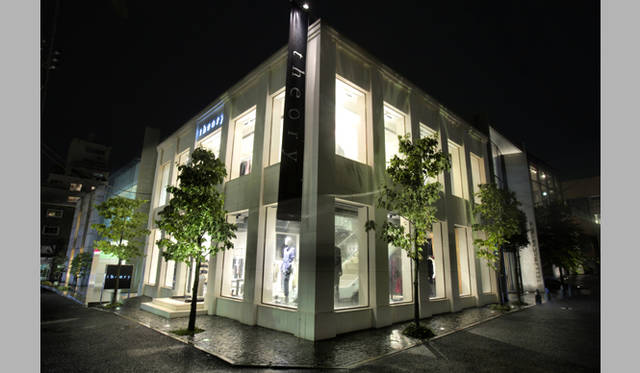 <strong>Theory｜セオリー</strong>　閉店時間は20:00。表参道駅からより近くなったため、これなら仕事帰りにも寄れそうだ。