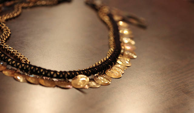 <strong>LITAMUSCA｜リタムスカ</strong>　「仕上げは基本的にすべて手で仕上げています。なるべく手のぬくもりが感じられるようにしたい」