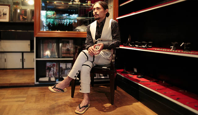 <strong>LITAMUSCA｜リタムスカ</strong>　取材協力『anglasad』　東京都目黒区祐天寺1-15-3　Tel. 03-5768-0744