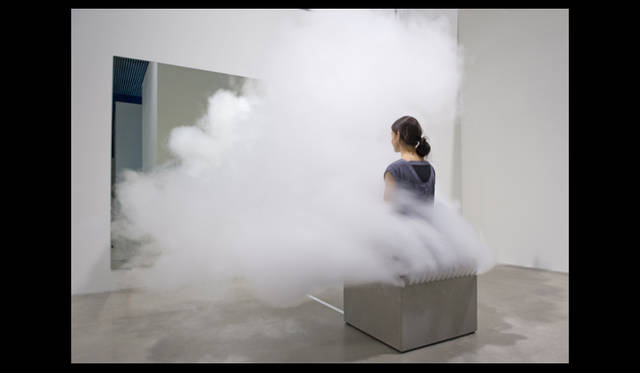 <strong>ヨコハマトリエンナーレ2011　OUR MAGIC HOUR－世界はどこまで知ることができるか？－</strong><br>Jeppe HEIN≪Smoking Bench≫ 2002<br>Installation view at ARoS, Denmark, 2009<br>Photo by Ole Hein Pedersen<br>Courtesy: Johann König, Berlin, 303 Gallery, New York and SCAI THE BATHHOUSE, Tokyo